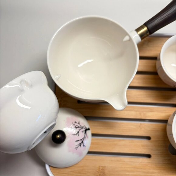 Porcelain Tea Set with Thermochromic Sakura Print - Picture 10 of 10